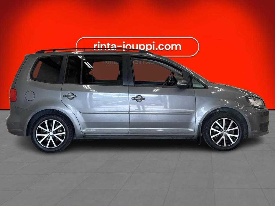 VOLKSWAGEN Touran 2013
