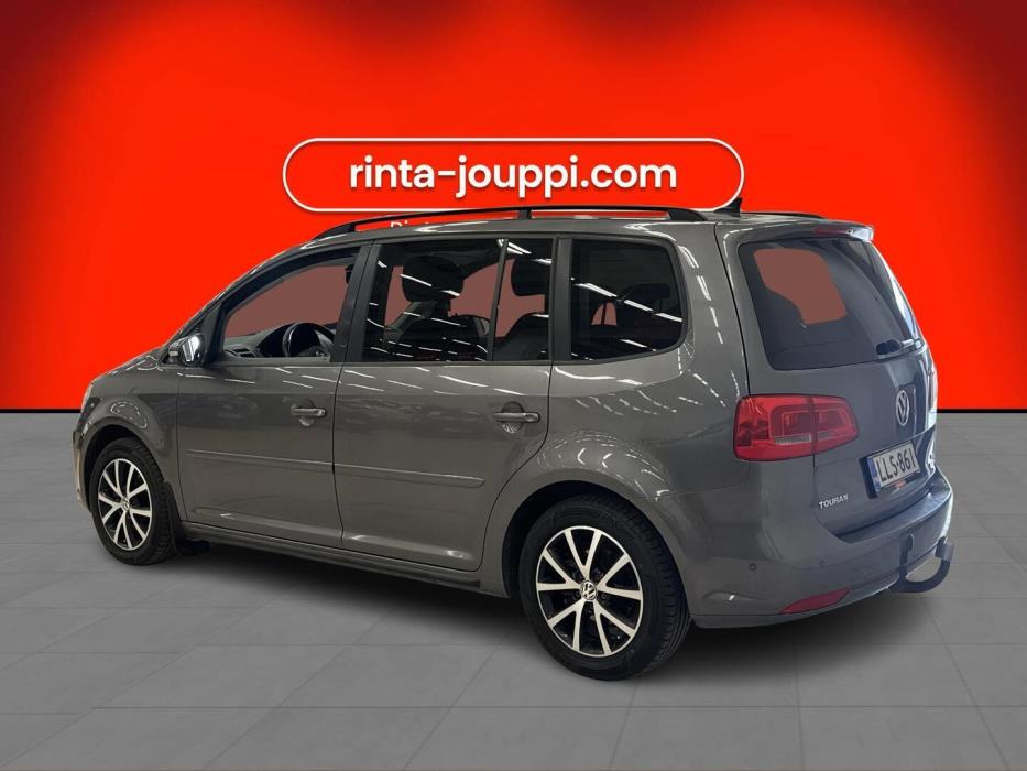 VOLKSWAGEN Touran 2013