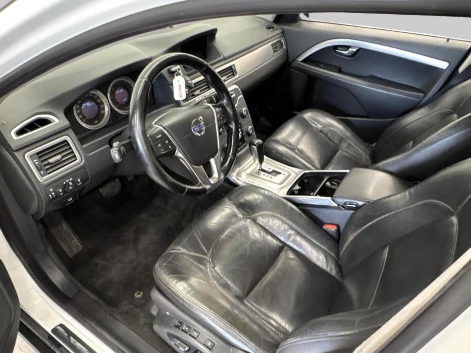 VOLVO XC70 2012