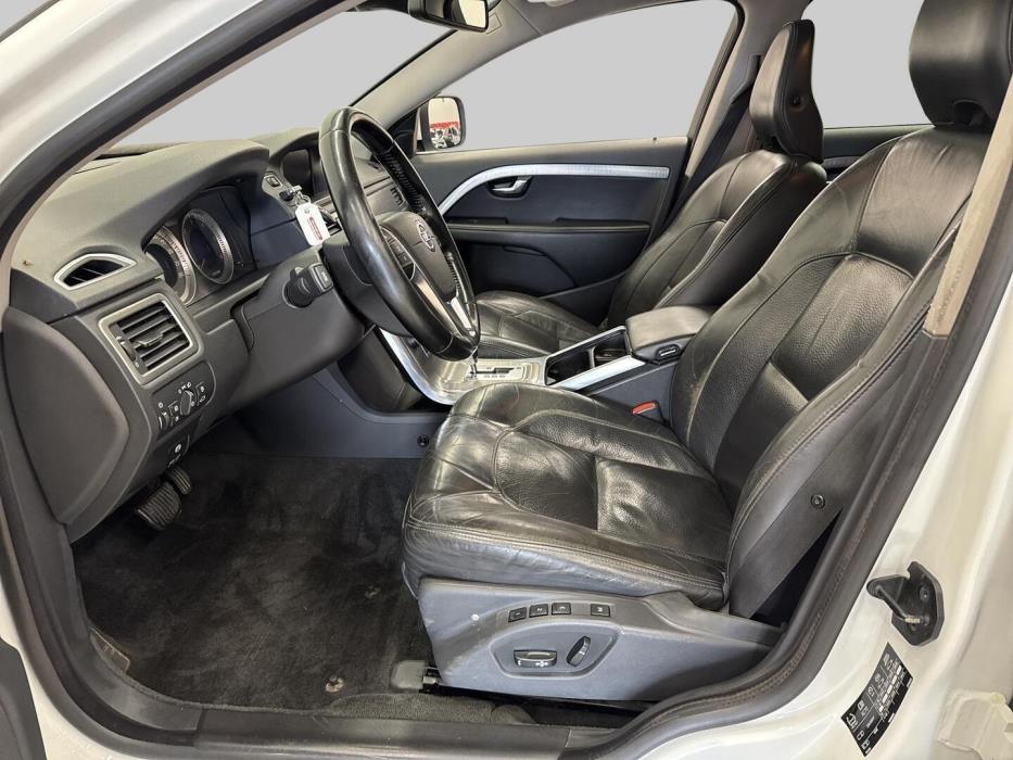 VOLVO XC70 2012