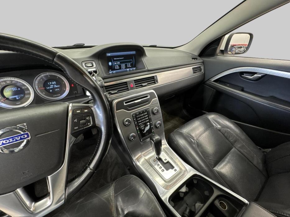 VOLVO XC70 2012