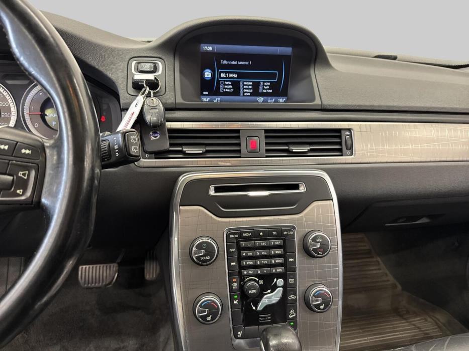 VOLVO XC70 2012