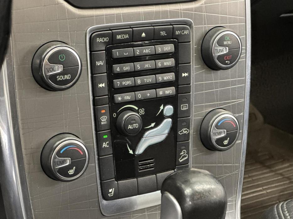 VOLVO XC70 2012