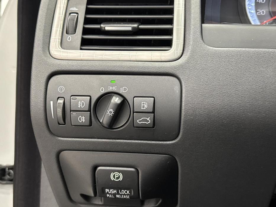 VOLVO XC70 2012