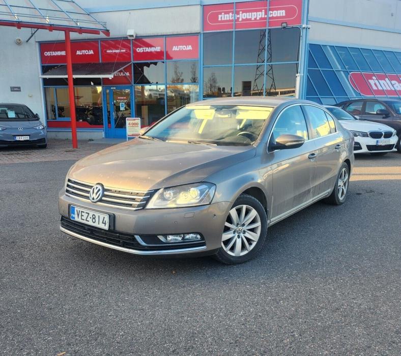 VOLKSWAGEN Passat 2011