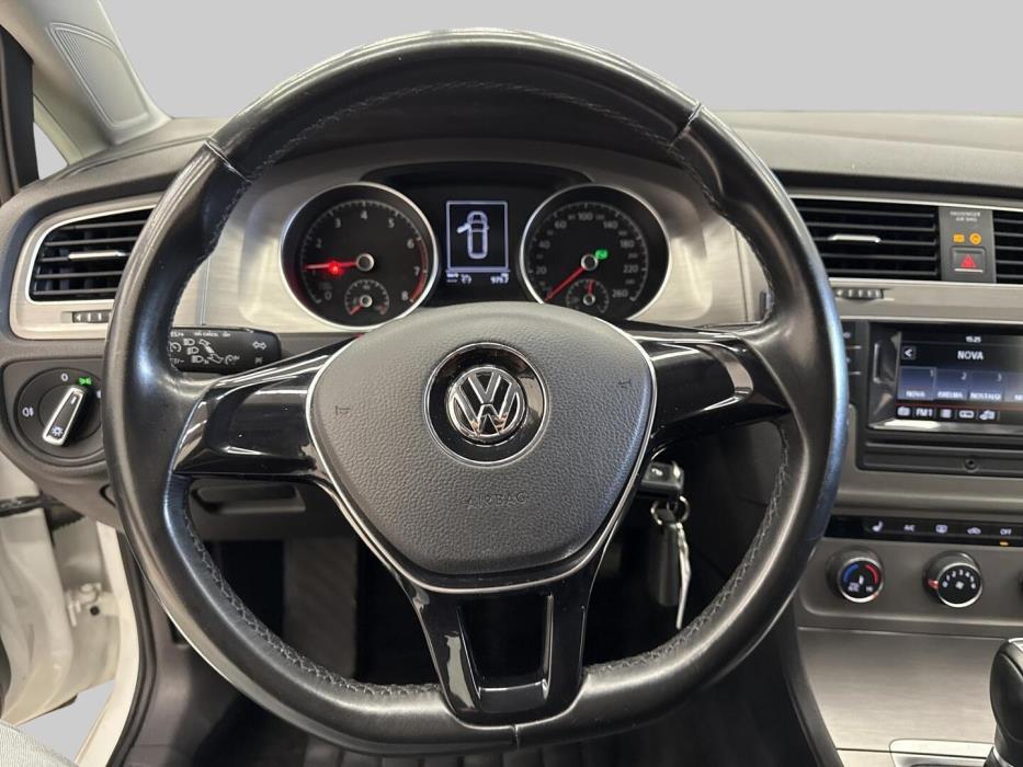 VOLKSWAGEN Golf 2015