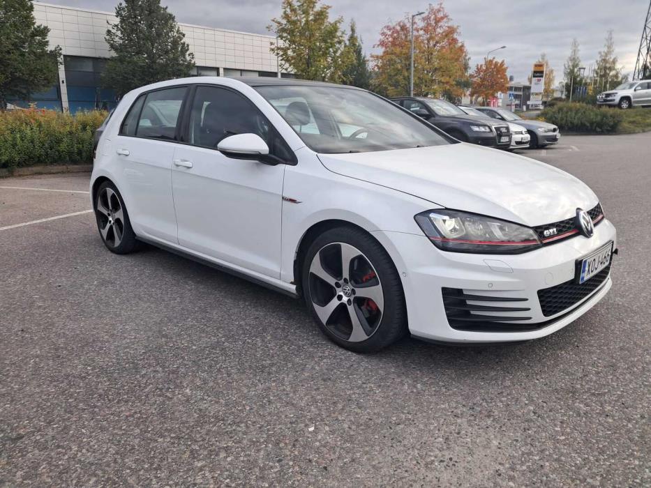 VOLKSWAGEN Golf 2015