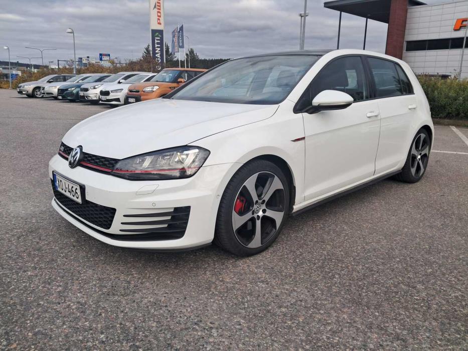 VOLKSWAGEN Golf 2015