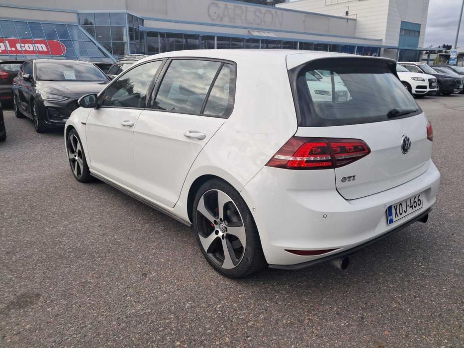 VOLKSWAGEN Golf 2015