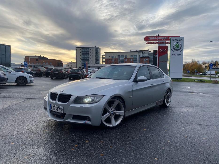 BMW 330 2006