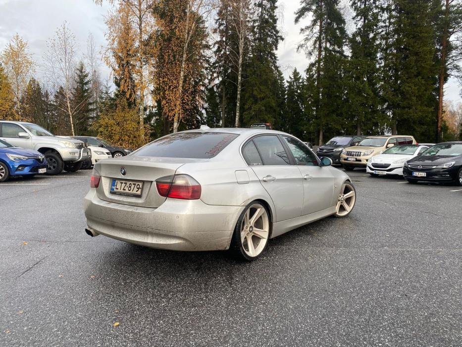 BMW 330 2006