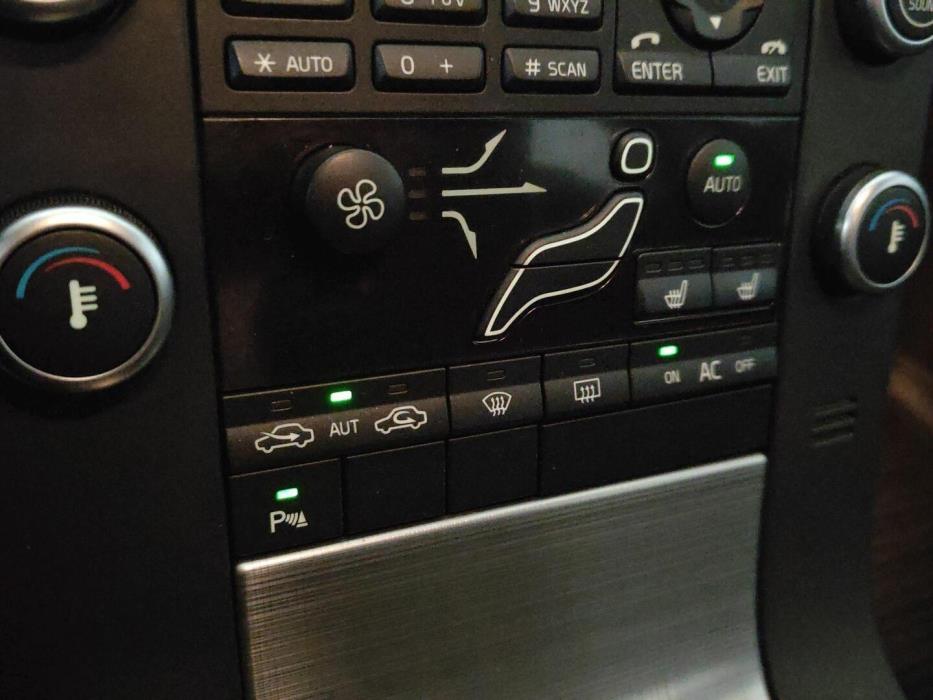 VOLVO XC70 2010