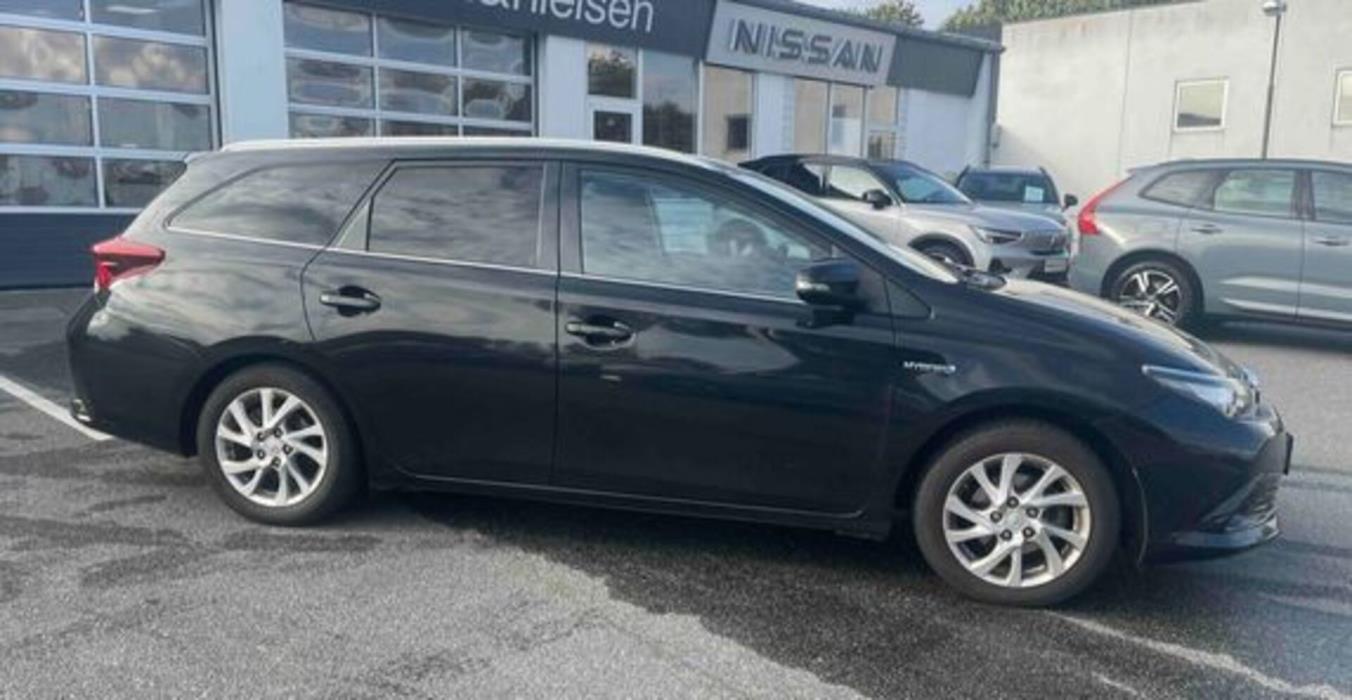 TOYOTA AURIS 2018
