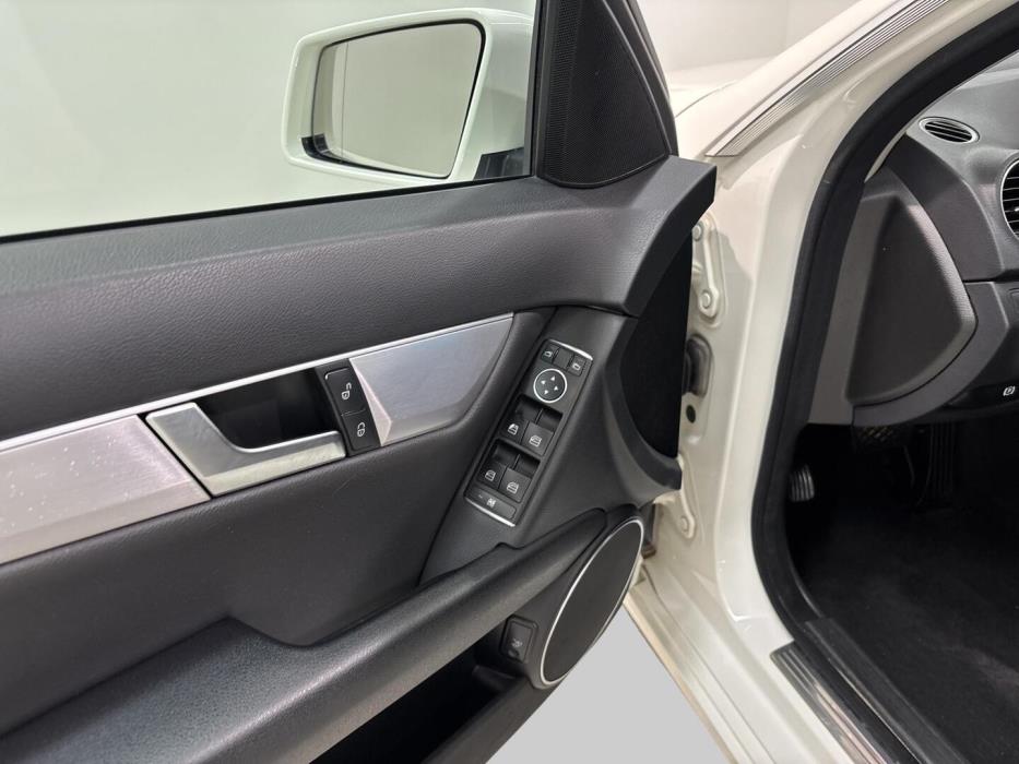 MERCEDES-BENZ C 2011
