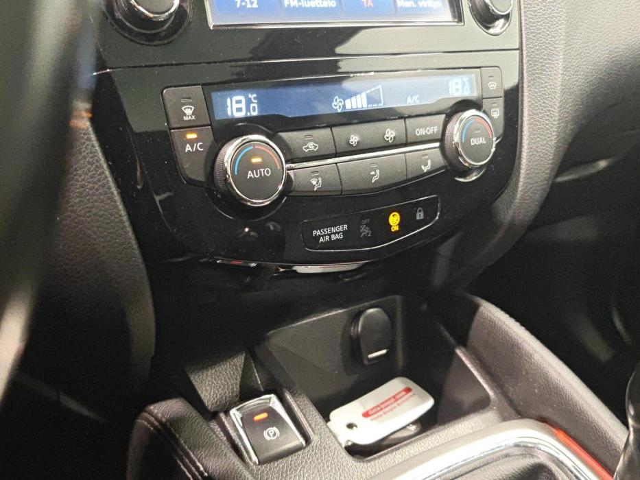 NISSAN Qashqai 2015