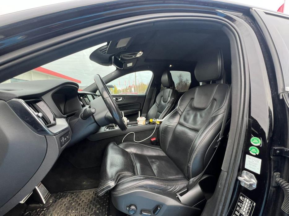 VOLVO XC60 2018