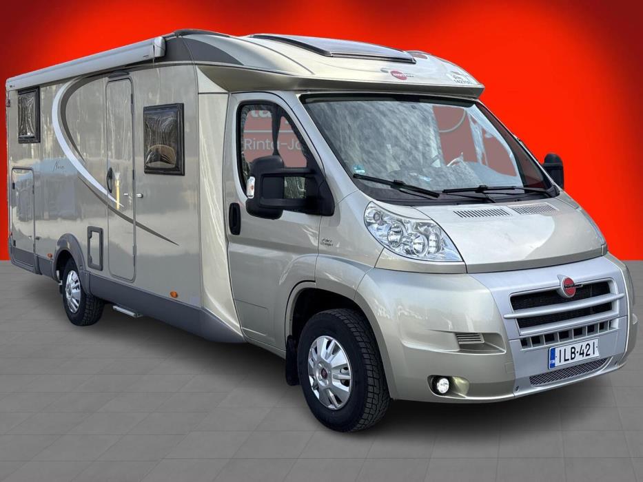 BÜRSTNER Nexxo T 715G 2013