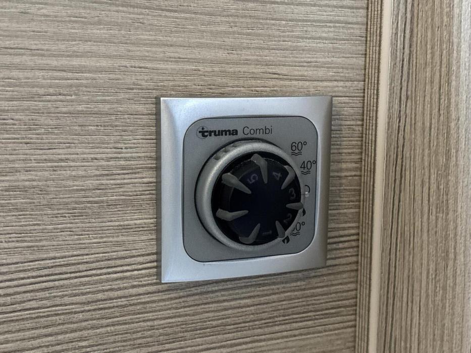 BÜRSTNER Nexxo T 715G 2013