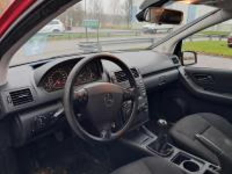 MERCEDES-BENZ A 2010