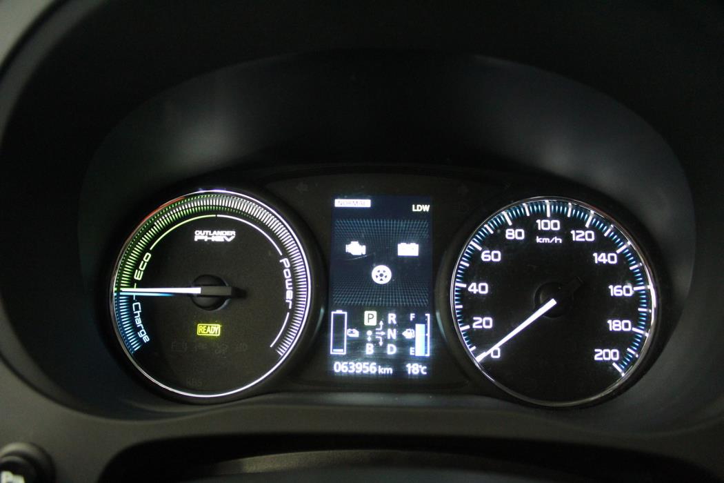 MITSUBISHI OUTLANDER PHEV 2015