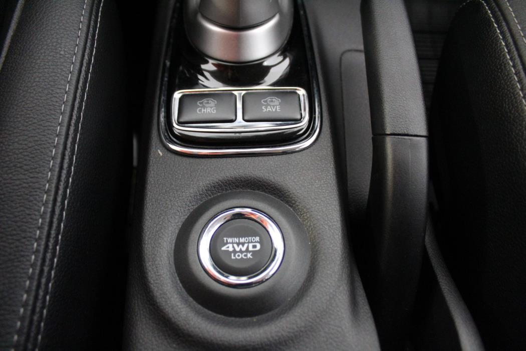 MITSUBISHI OUTLANDER PHEV 2015