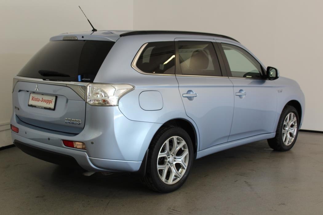 MITSUBISHI OUTLANDER PHEV 2015