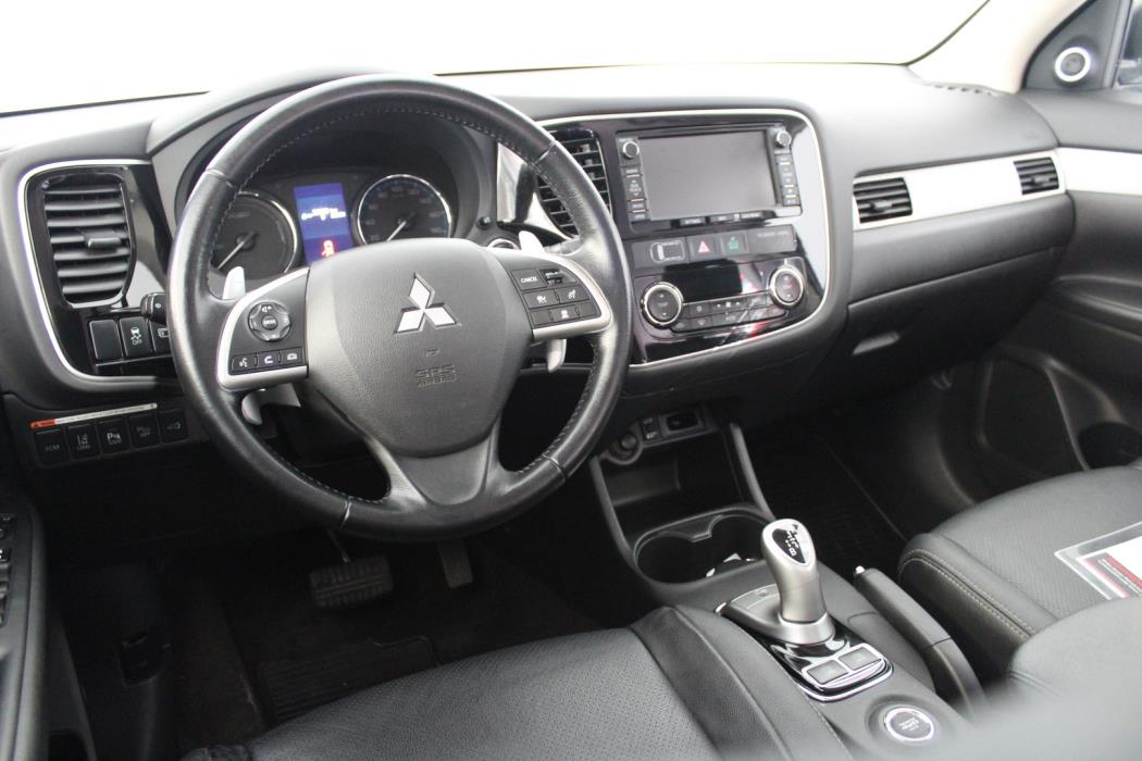 MITSUBISHI OUTLANDER PHEV 2015