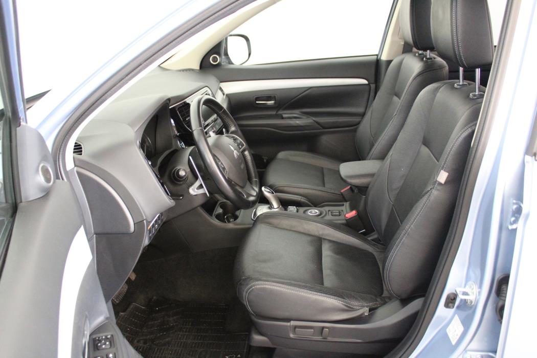 MITSUBISHI OUTLANDER PHEV 2015