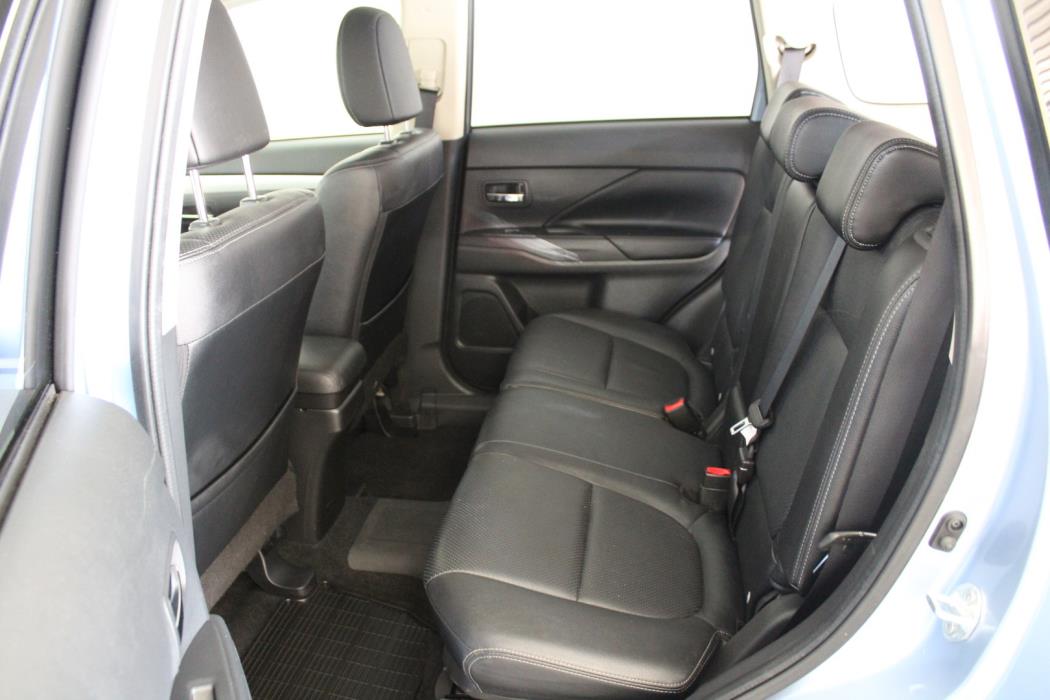 MITSUBISHI OUTLANDER PHEV 2015