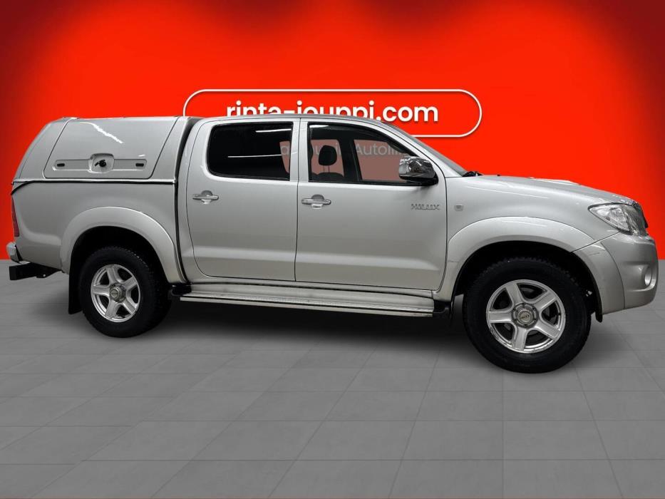 TOYOTA Hilux 2011