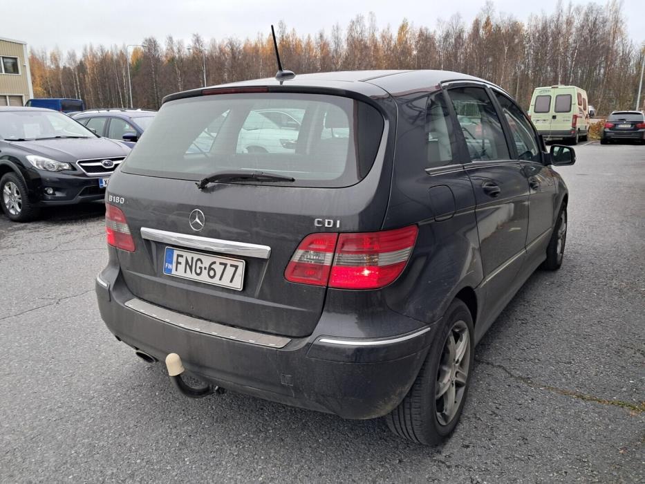 MERCEDES-BENZ B 2011