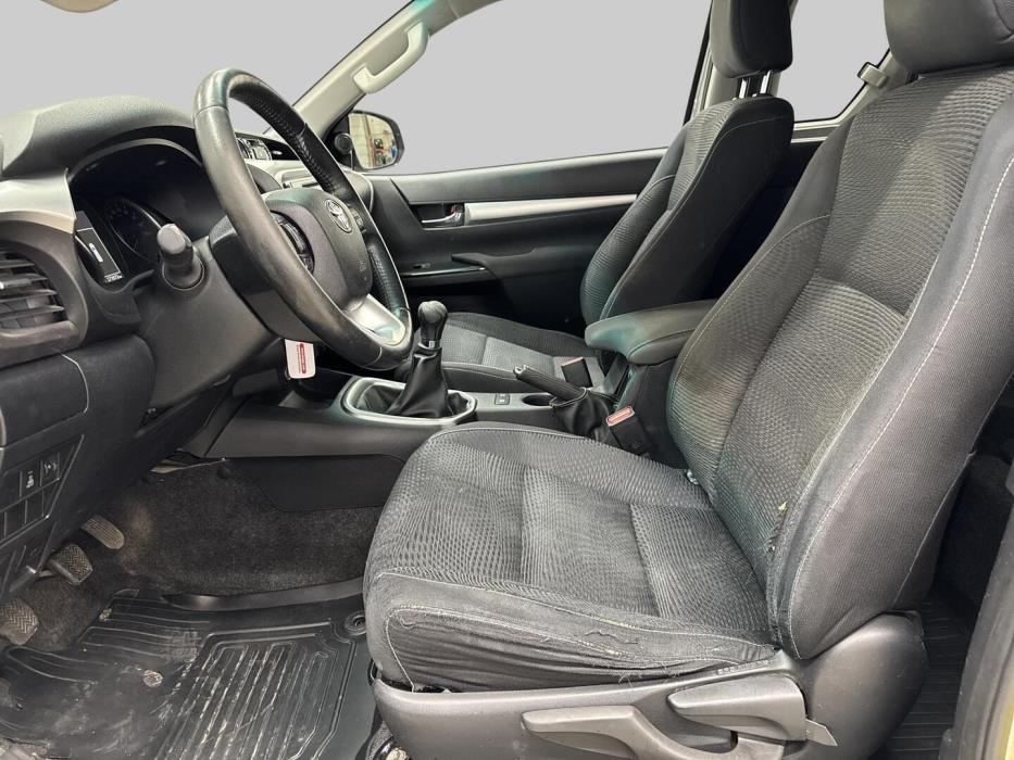 TOYOTA Hilux 2016