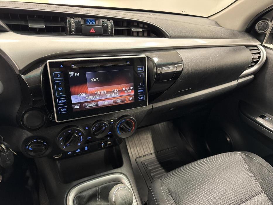TOYOTA Hilux 2016