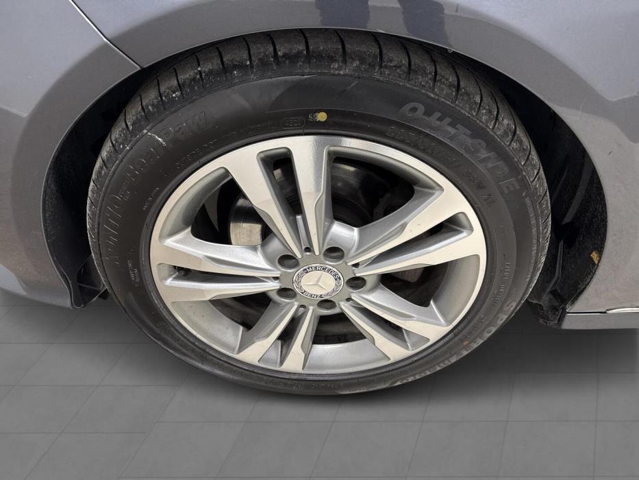 MERCEDES-BENZ E 2015