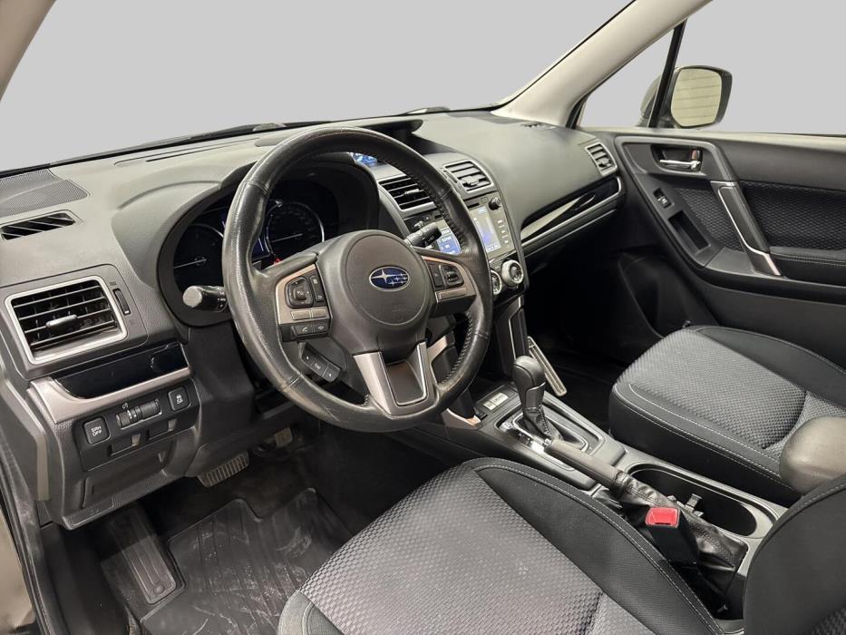SUBARU Forester 2016