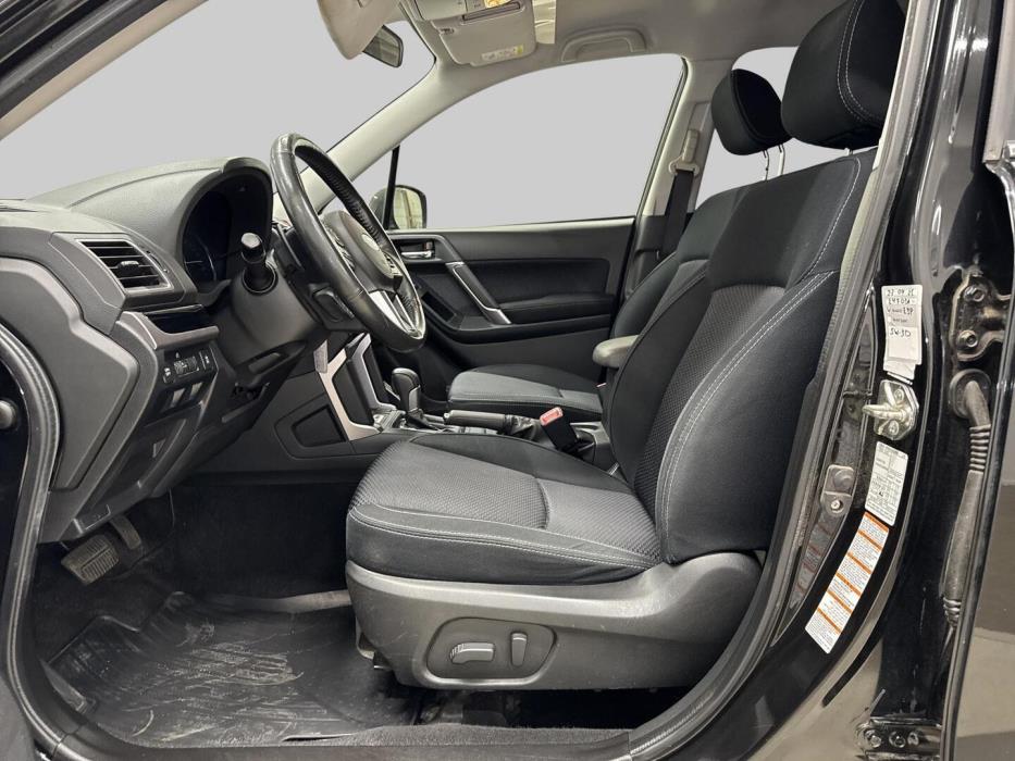 SUBARU Forester 2016