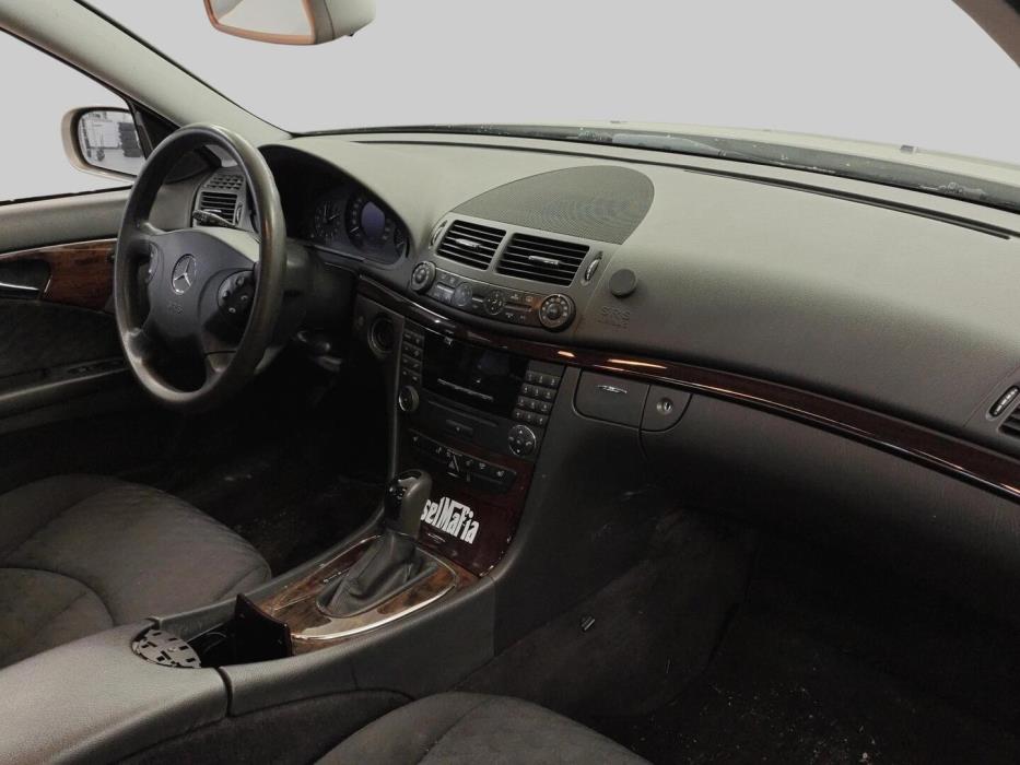 MERCEDES-BENZ E 2006