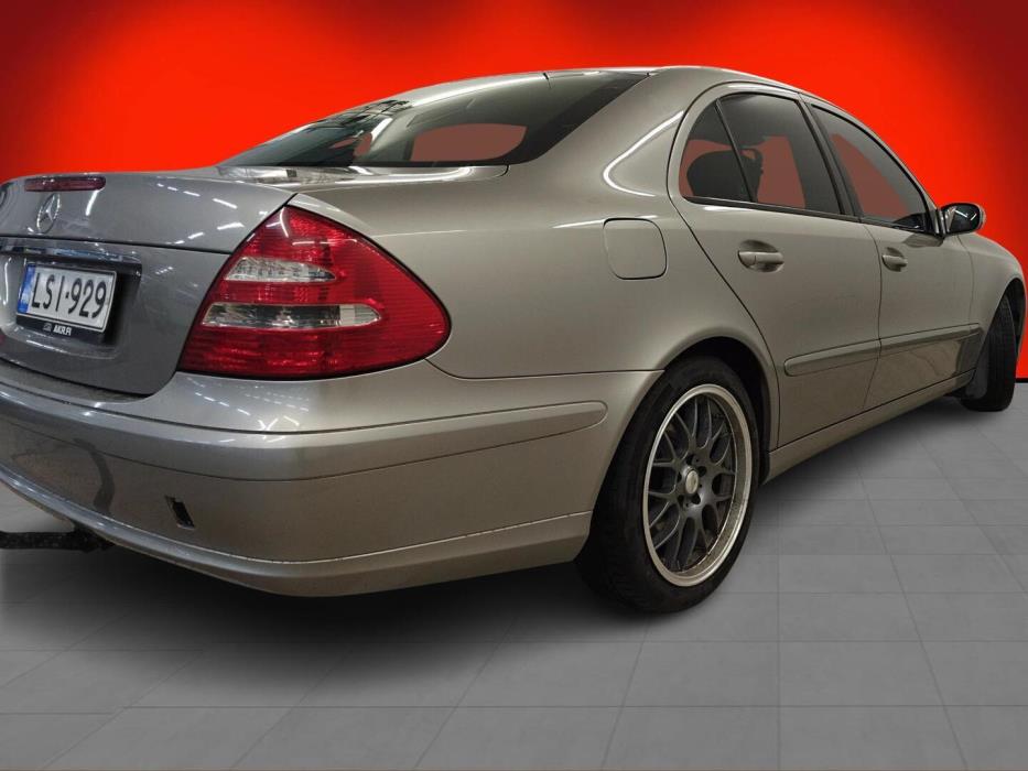 MERCEDES-BENZ E 2006