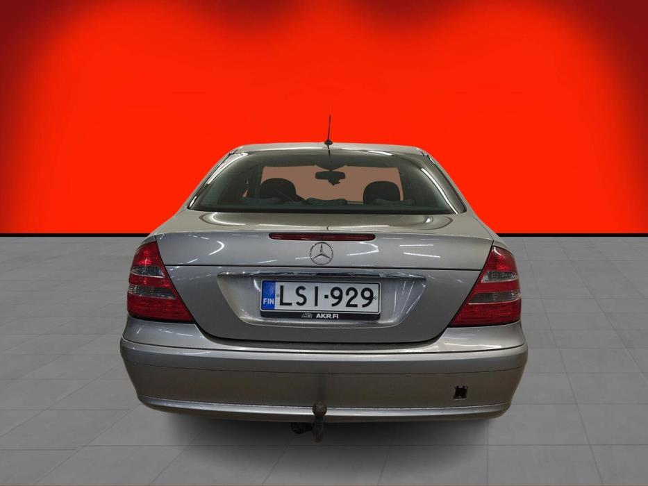 MERCEDES-BENZ E 2006