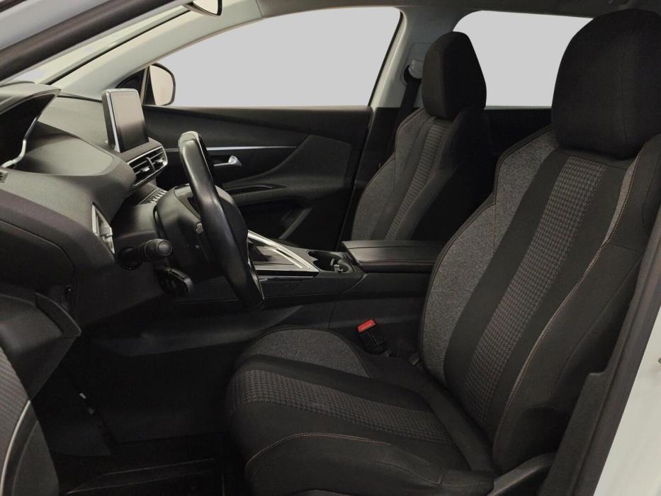 PEUGEOT 5008 2018