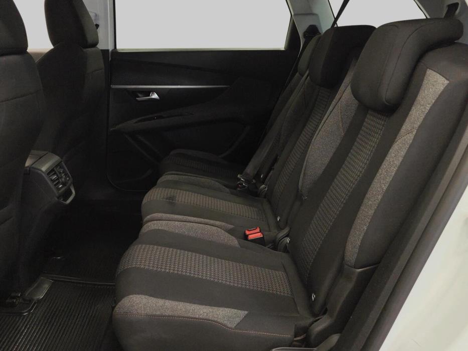 PEUGEOT 5008 2018