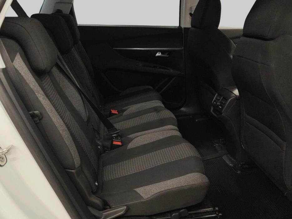 PEUGEOT 5008 2018