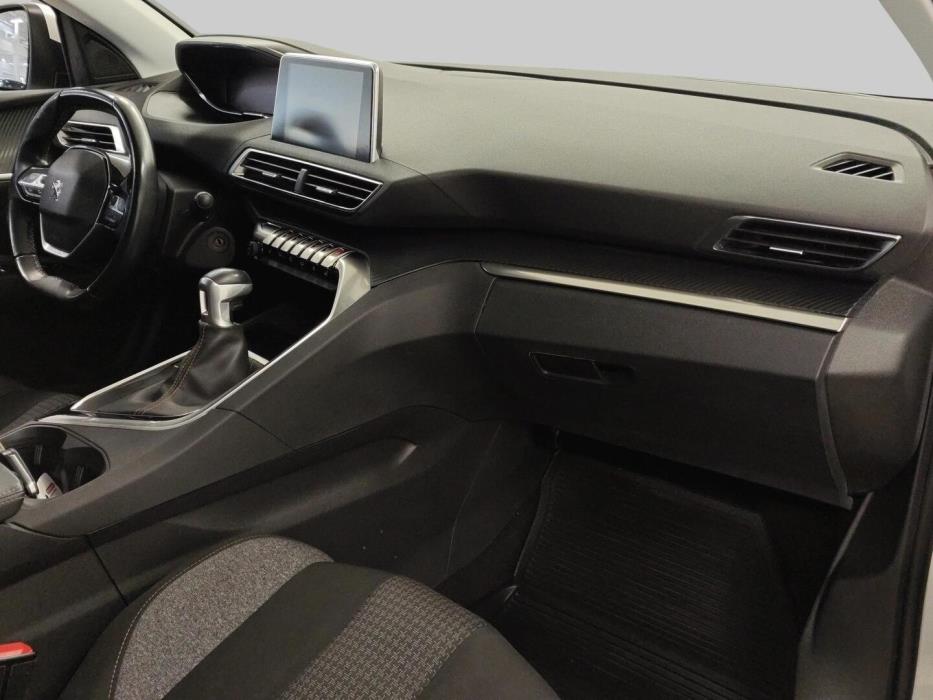 PEUGEOT 5008 2018