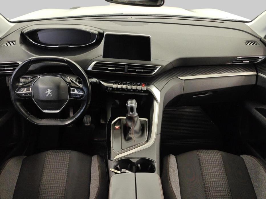 PEUGEOT 5008 2018