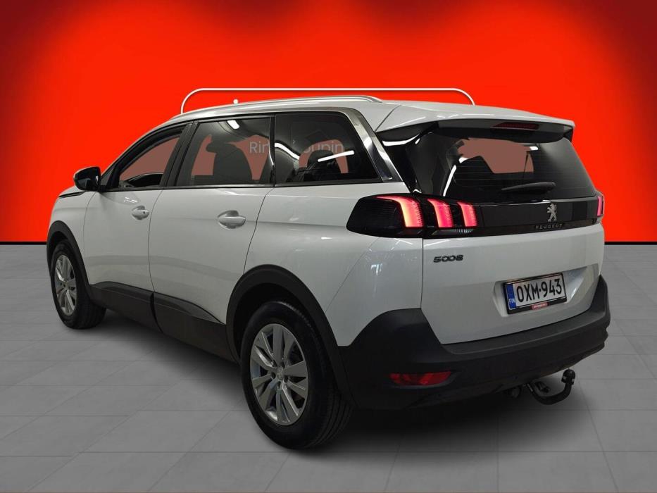 PEUGEOT 5008 2018