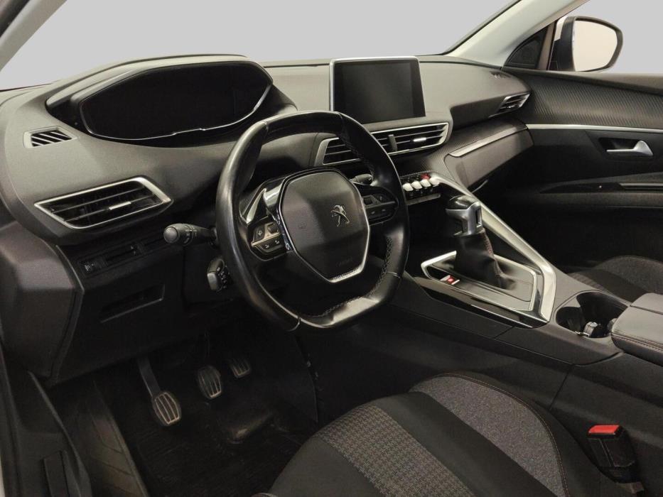 PEUGEOT 5008 2018