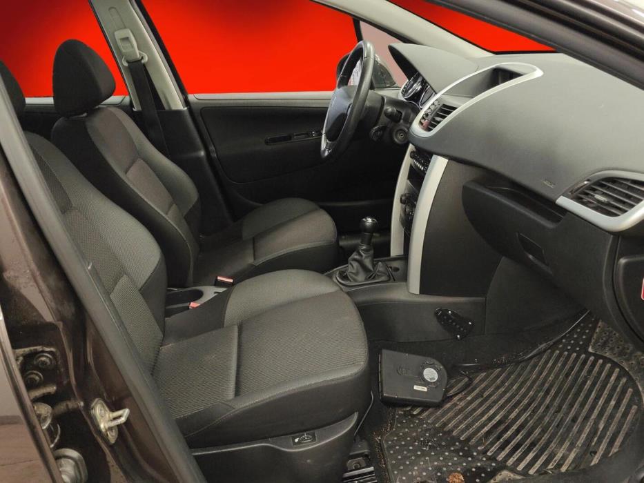 PEUGEOT 207 2011