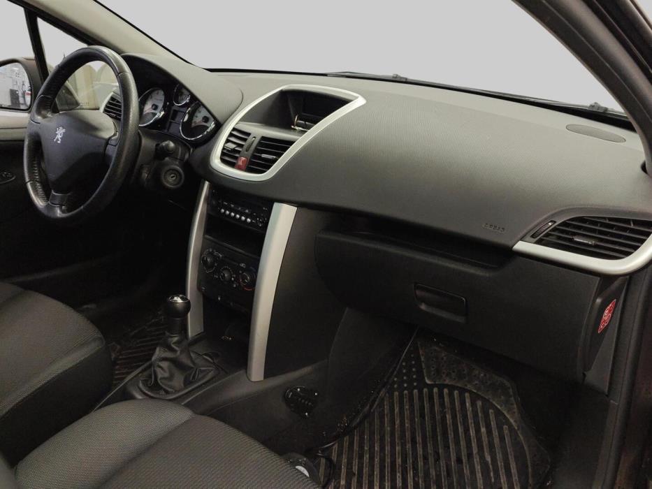 PEUGEOT 207 2011