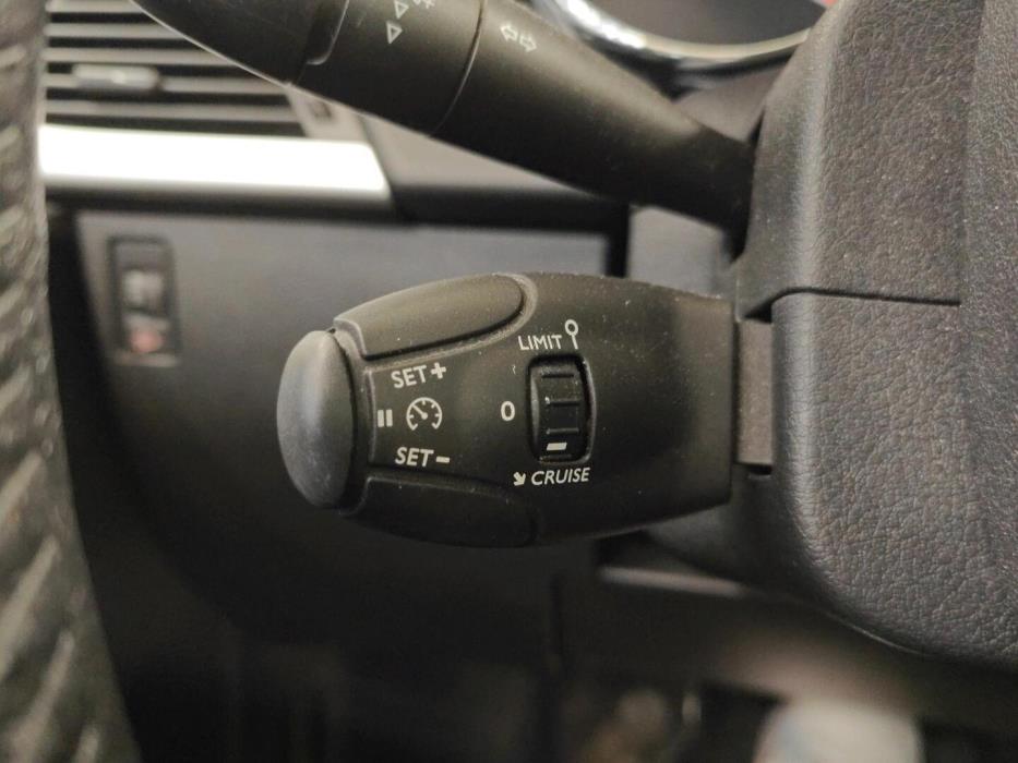 PEUGEOT 207 2011