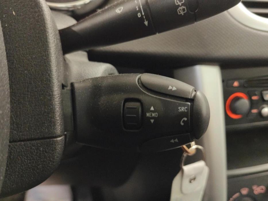 PEUGEOT 207 2011
